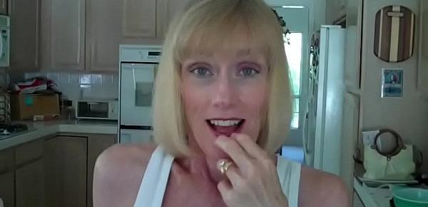  Mature Lady Knows How To Suck